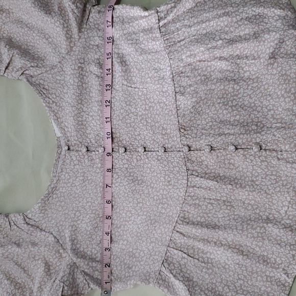 🎉 5 for $25 🎉 short sleeve blouse - Picture 2 of 3